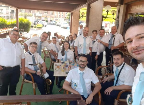 Banda in pausa aperitivo