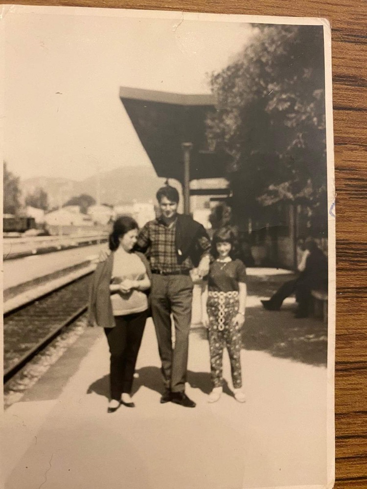 Con la famiglia alla stazione di Vairano Caianello primi anni 70