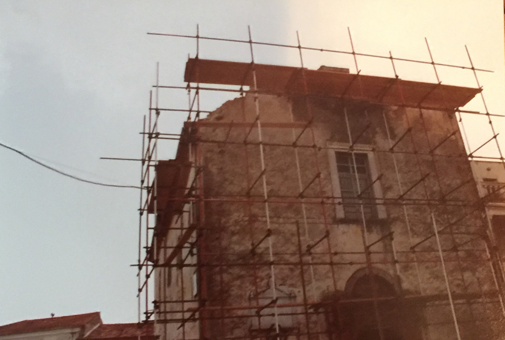 Chiesa San Leonardo in ricostruzione dopo il terremoto del 1984