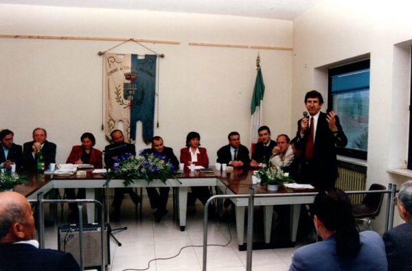 Sala consiliare del comune di Colli Rosario Siravo Sindaco1997