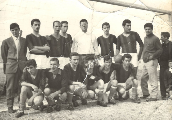 Colli anno 1962 la squadra di calcio con al centro Vincenzo Campellone